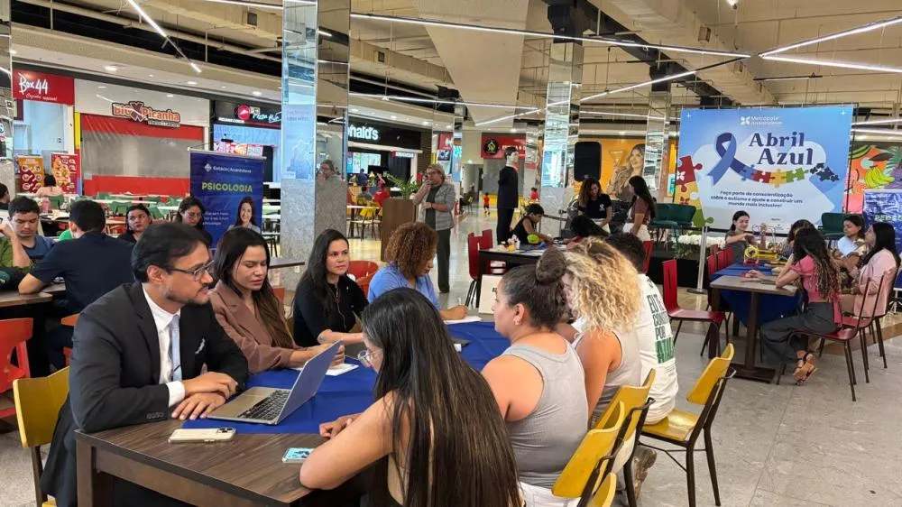 Ação no Shopping Metrópole reúne serviços jurídicos, orientação social e empreendedorismo no Abril Azul