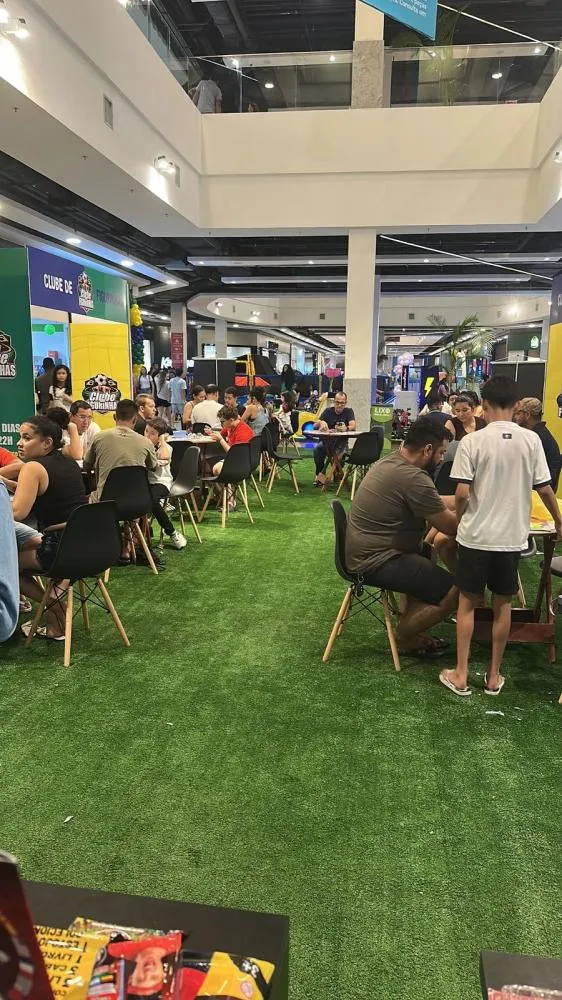 Febre das figurinhas movimenta espaço de troca para fãs da Copa do Mundo de 2026