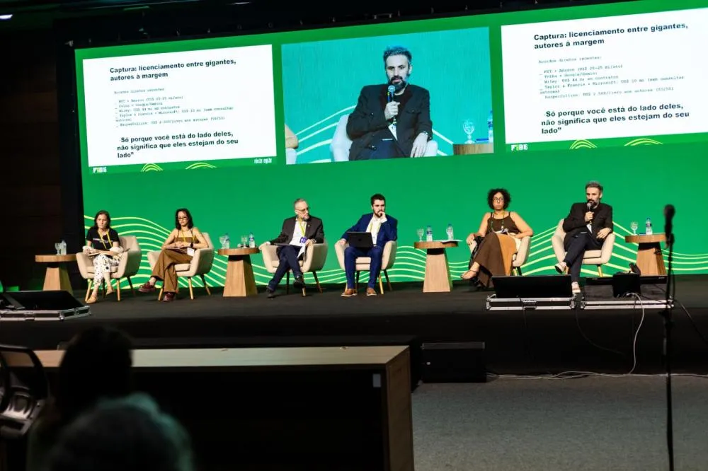 Valorização profissional e sustentabilidade criativa são desafios enfrentados por produtores culturais na era da IA, apontam especialistas