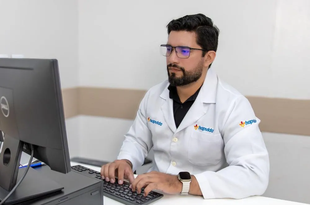 Sedentarismo e má postura no home office exige atenção