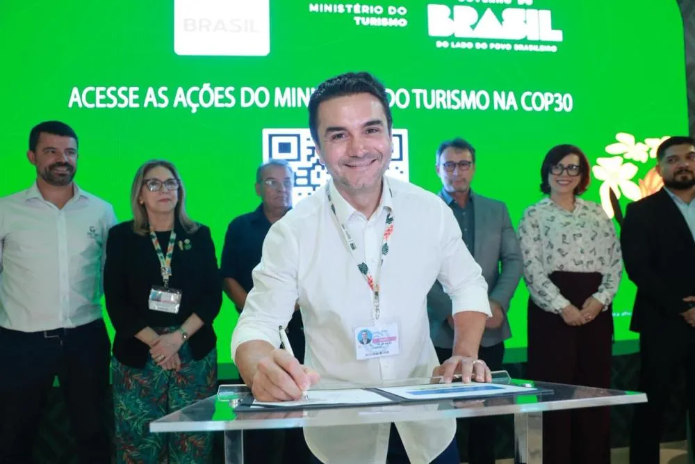 Ministro Celso Sabino firma novas adesões ao Código de Conduta e assinaturas ao Movimento “Turismo que Protege” durante a COP30